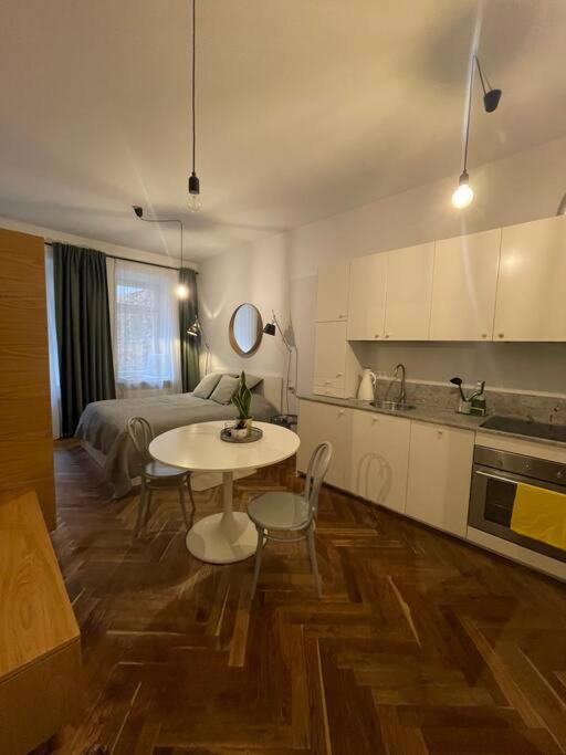 Apartment Cute Perfect For Business And Travel.